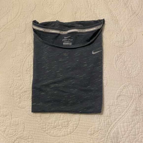 Nike gym shirt - Picture 3 of 7